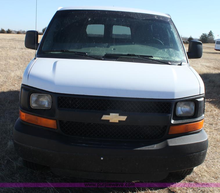 image for item E8374 2009 Chevrolet Express 3500 van