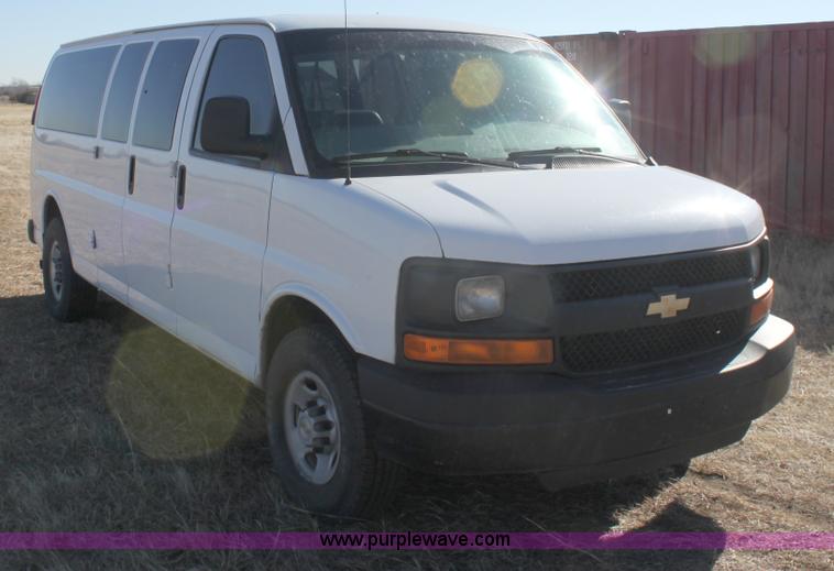 image for item E8374 2009 Chevrolet Express 3500 van