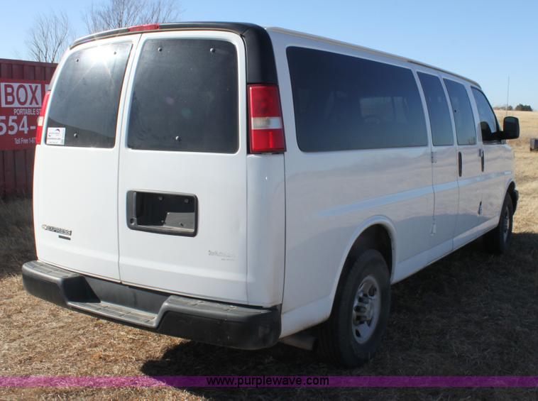 image for item E8374 2009 Chevrolet Express 3500 van