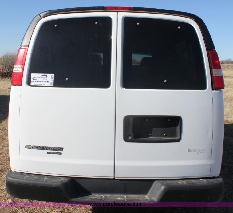 image for item E8374 2009 Chevrolet Express 3500 van
