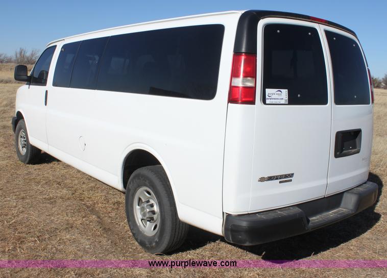 image for item E8374 2009 Chevrolet Express 3500 van