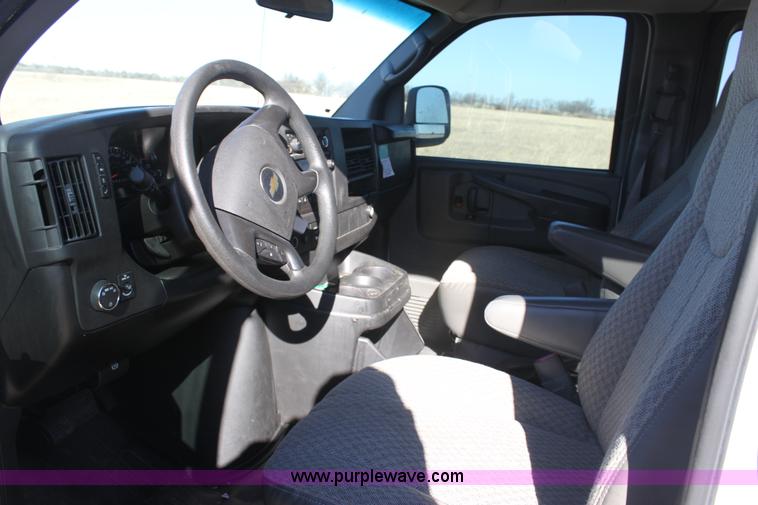 image for item E8374 2009 Chevrolet Express 3500 van