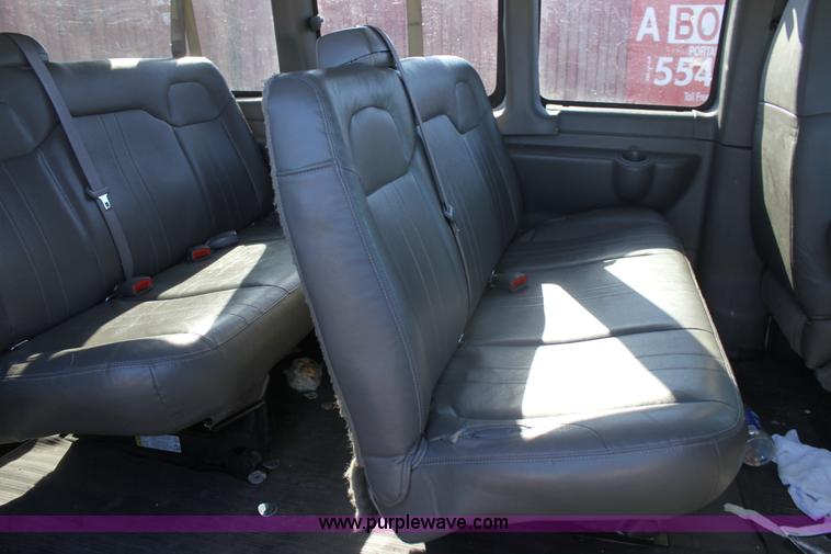 image for item E8374 2009 Chevrolet Express 3500 van