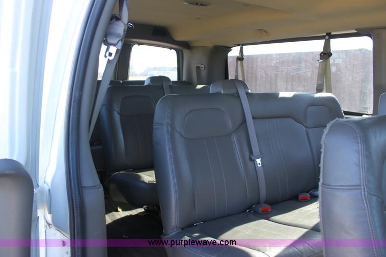 image for item E8374 2009 Chevrolet Express 3500 van