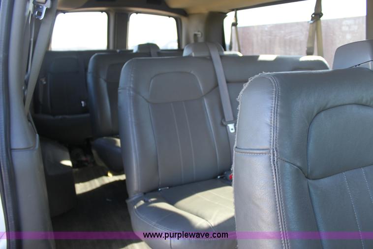 image for item E8374 2009 Chevrolet Express 3500 van