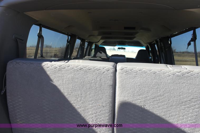 image for item E8374 2009 Chevrolet Express 3500 van