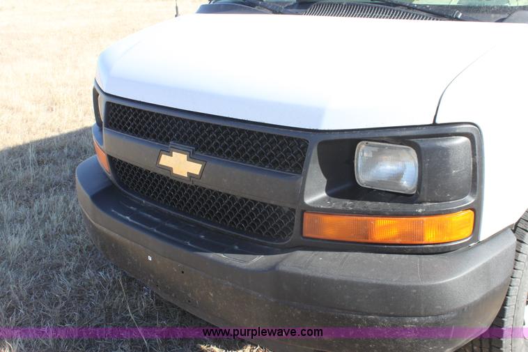 image for item E8374 2009 Chevrolet Express 3500 van