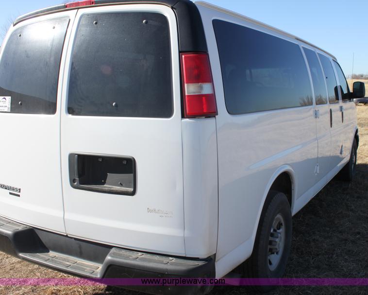 image for item E8374 2009 Chevrolet Express 3500 van