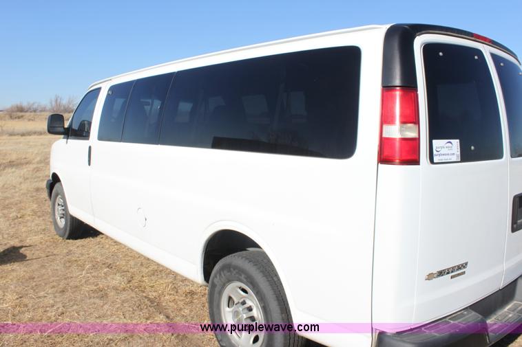 image for item E8374 2009 Chevrolet Express 3500 van