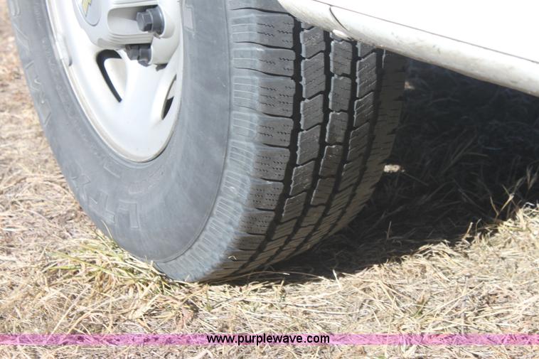 image for item E8374 2009 Chevrolet Express 3500 van