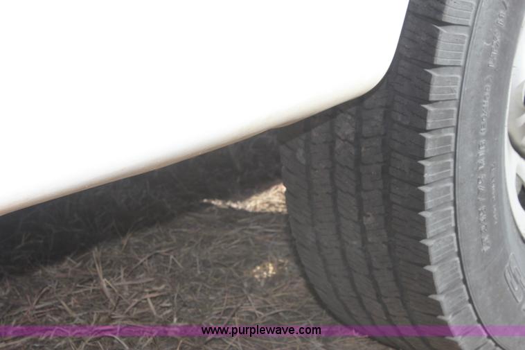 image for item E8374 2009 Chevrolet Express 3500 van