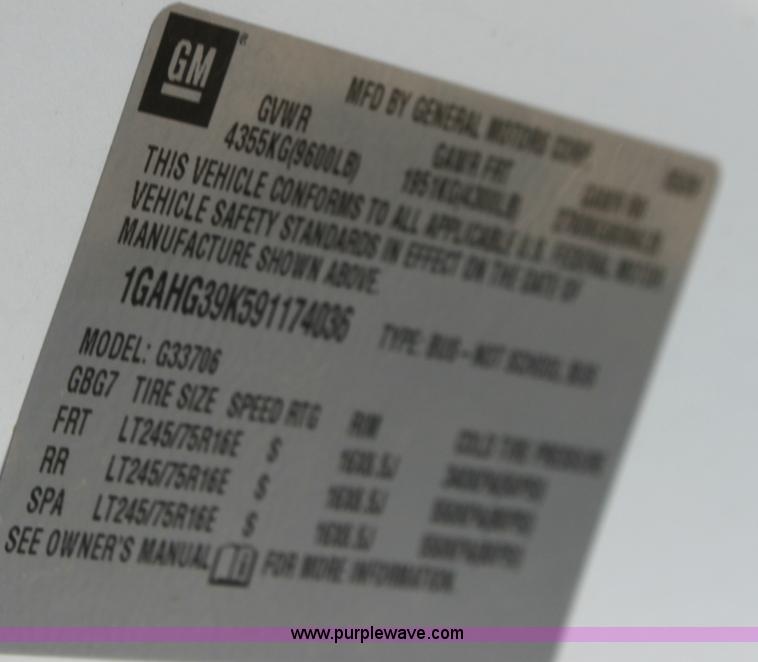 image for item E8374 2009 Chevrolet Express 3500 van