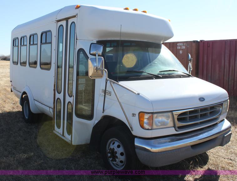 image for item E8376 2001 Ford Econoline E350 Super Duty bus