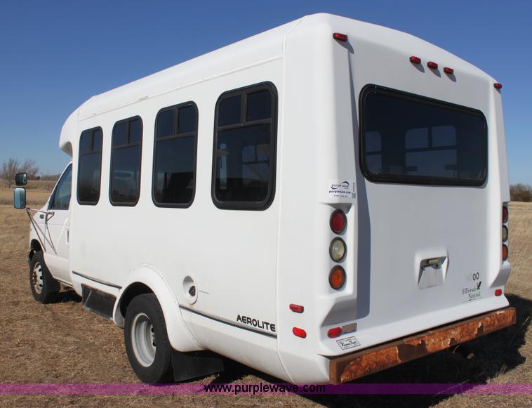 image for item E8376 2001 Ford Econoline E350 Super Duty bus