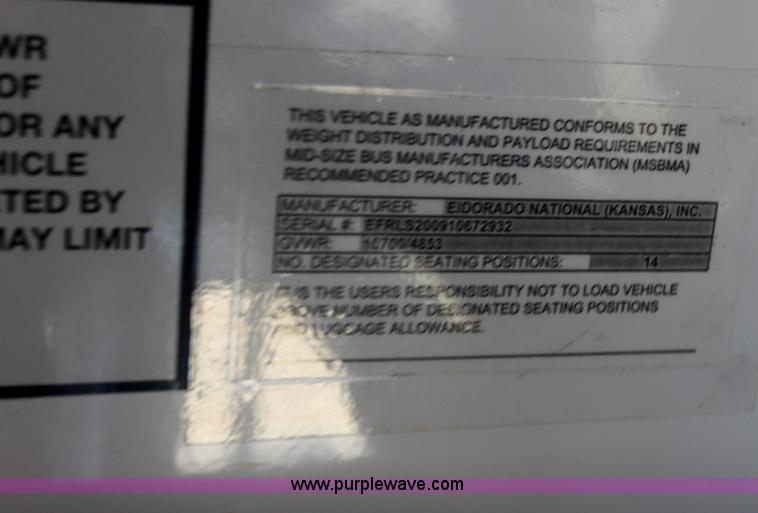 image for item E8376 2001 Ford Econoline E350 Super Duty bus