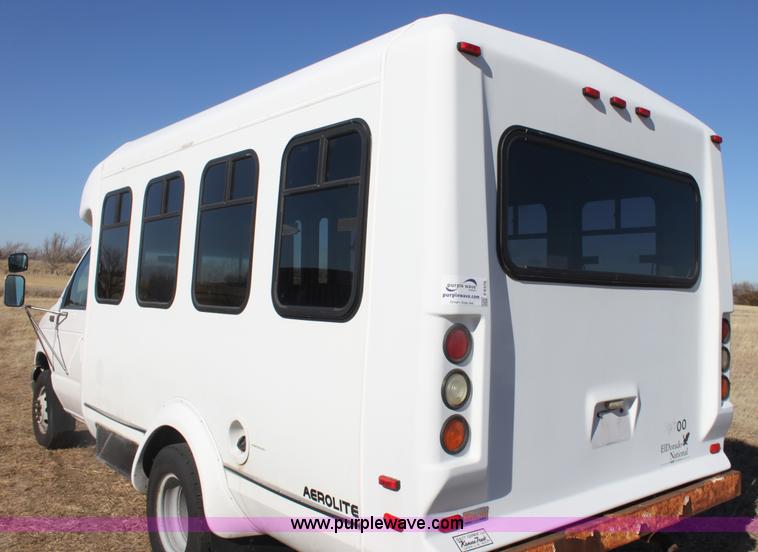 image for item E8376 2001 Ford Econoline E350 Super Duty bus