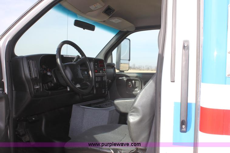 image for item E8377 2008 Chevrolet ambulance