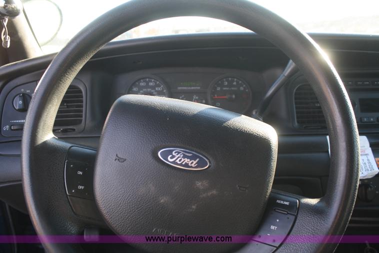 image for item F2894 2007 Ford Crown Victoria Police Interceptor