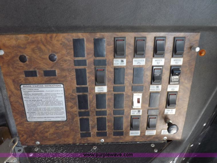 image for item F6372 1991 Chevrolet C60 school bus