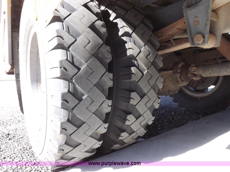 image for item F6372 1991 Chevrolet C60 school bus