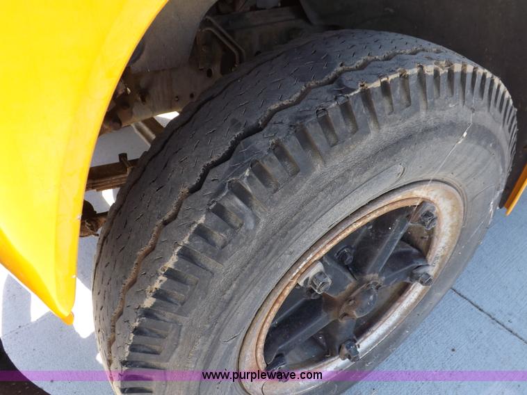 image for item F6372 1991 Chevrolet C60 school bus