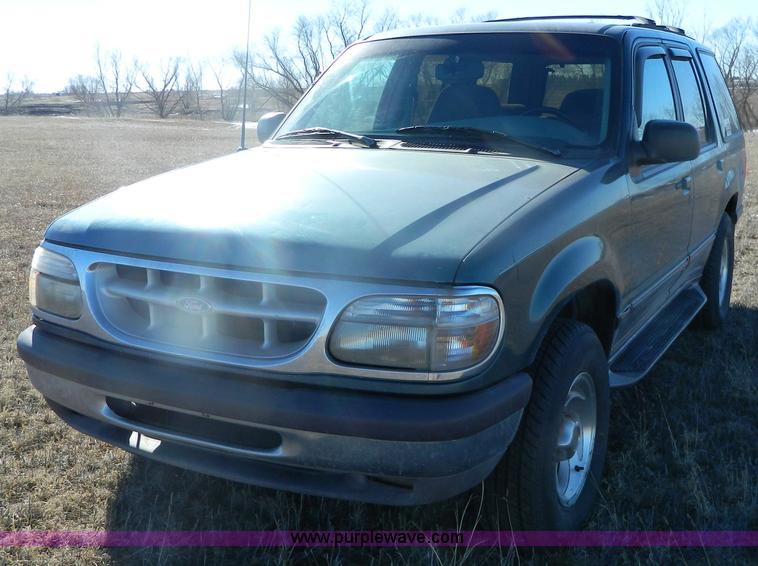 image for item G7605 1996 Ford Explorer SUV