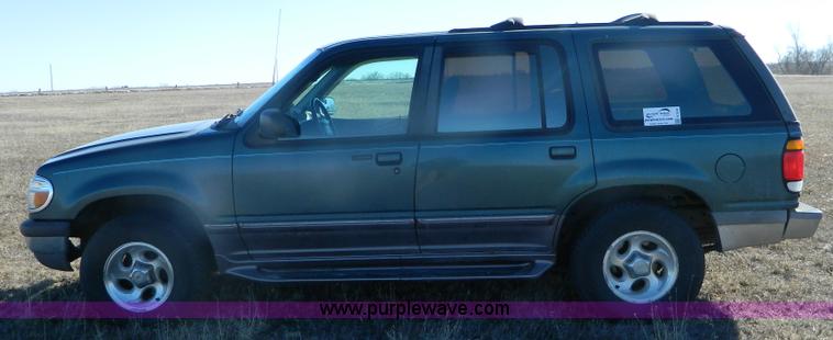 image for item G7605 1996 Ford Explorer SUV