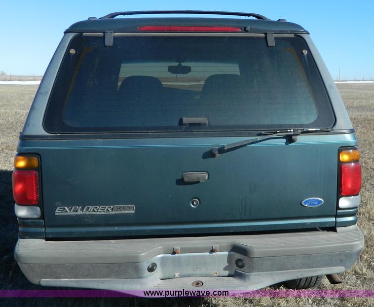 image for item G7605 1996 Ford Explorer SUV
