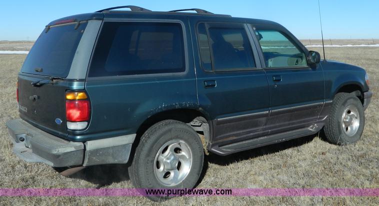 image for item G7605 1996 Ford Explorer SUV
