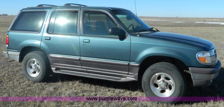 image for item G7605 1996 Ford Explorer SUV
