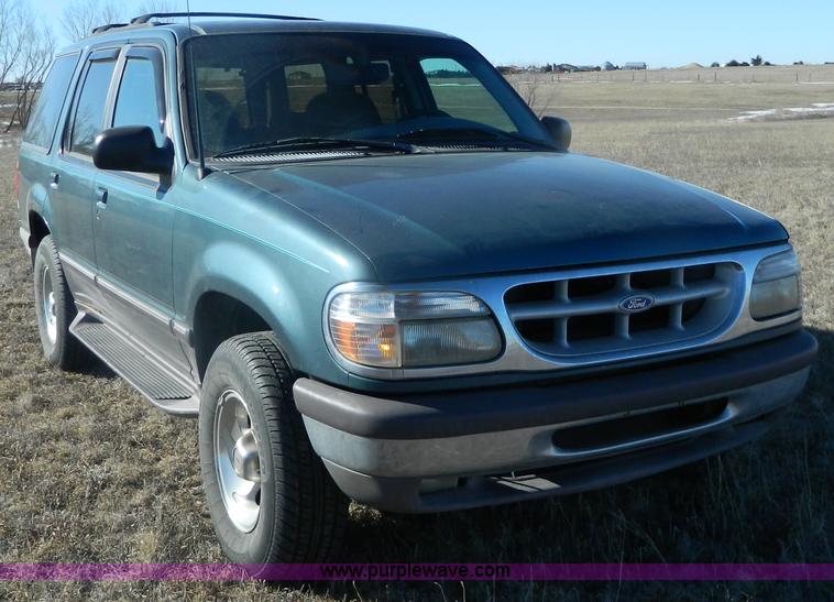 image for item G7605 1996 Ford Explorer SUV