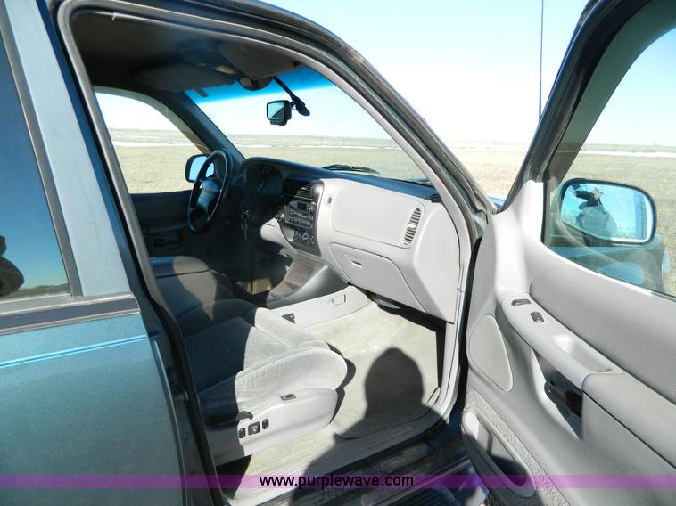 image for item G7605 1996 Ford Explorer SUV