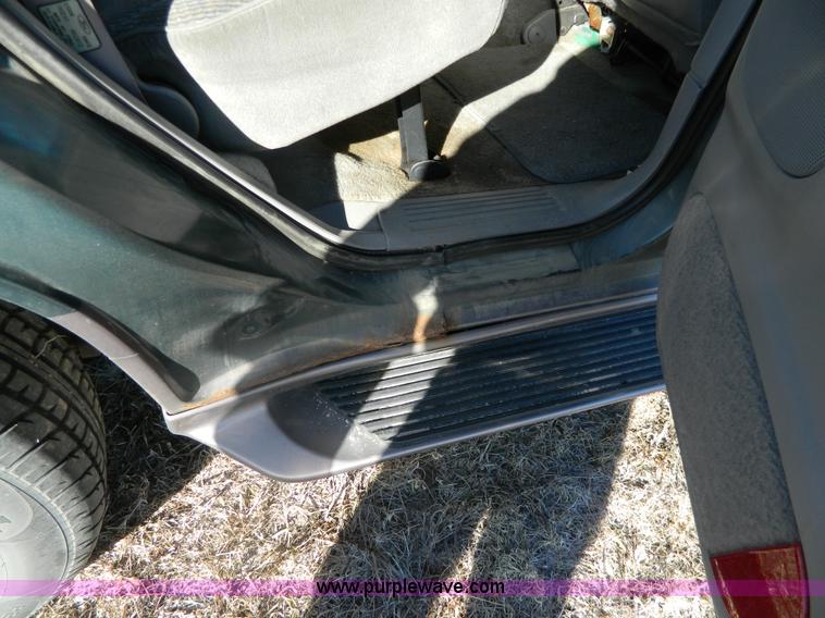 image for item G7605 1996 Ford Explorer SUV