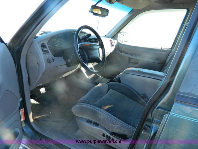 image for item G7605 1996 Ford Explorer SUV