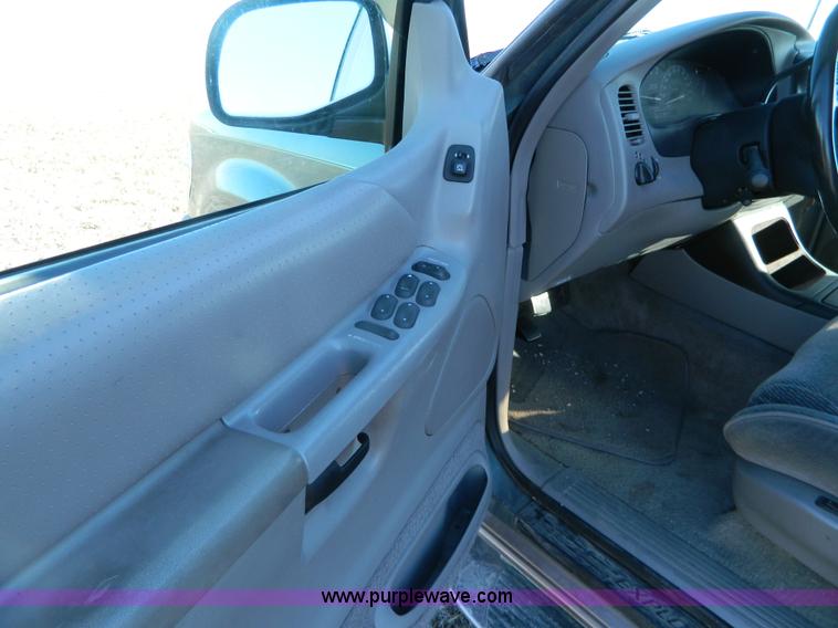 image for item G7605 1996 Ford Explorer SUV