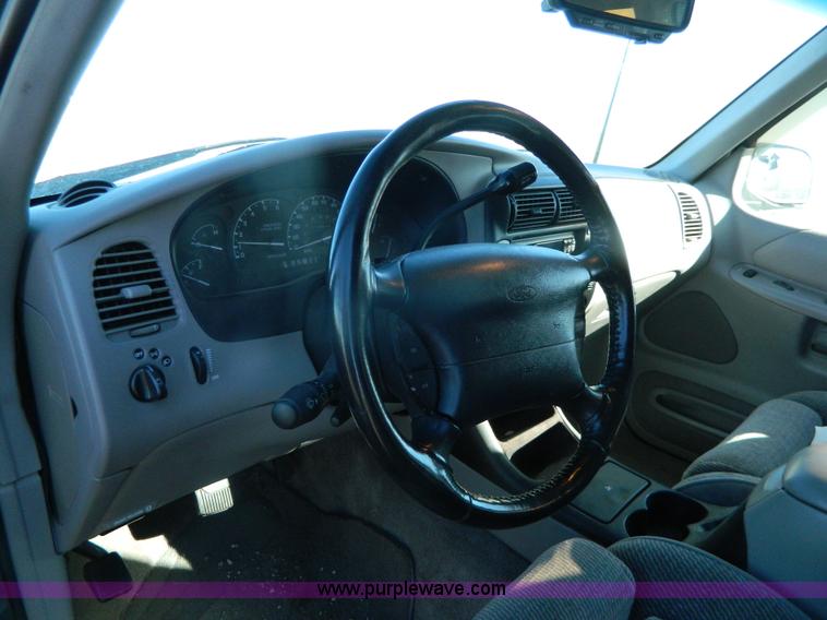 image for item G7605 1996 Ford Explorer SUV