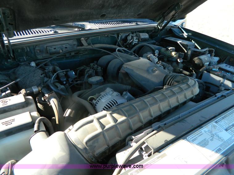 image for item G7605 1996 Ford Explorer SUV