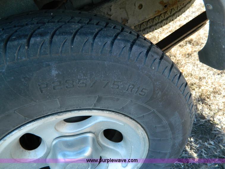 image for item G7605 1996 Ford Explorer SUV