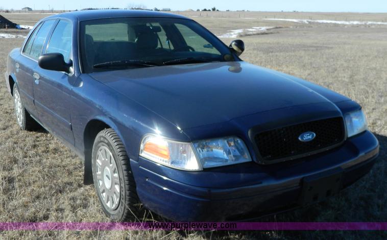 image for item G7606 2004 Ford Crown Victoria Police Interceptor