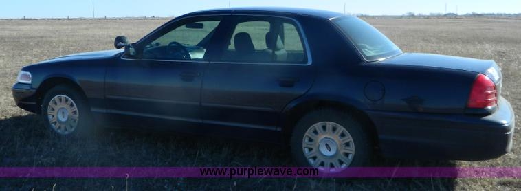 image for item G7606 2004 Ford Crown Victoria Police Interceptor
