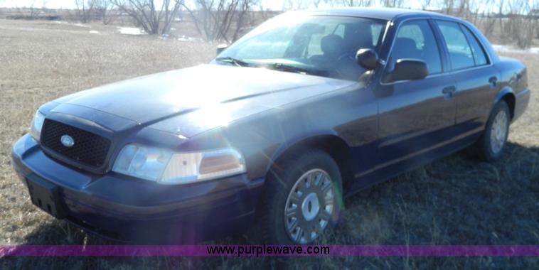 image for item G7606 2004 Ford Crown Victoria Police Interceptor