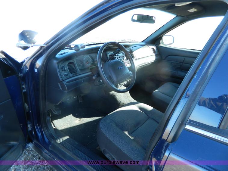 image for item G7606 2004 Ford Crown Victoria Police Interceptor