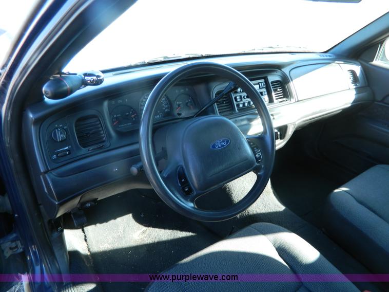 image for item G7606 2004 Ford Crown Victoria Police Interceptor