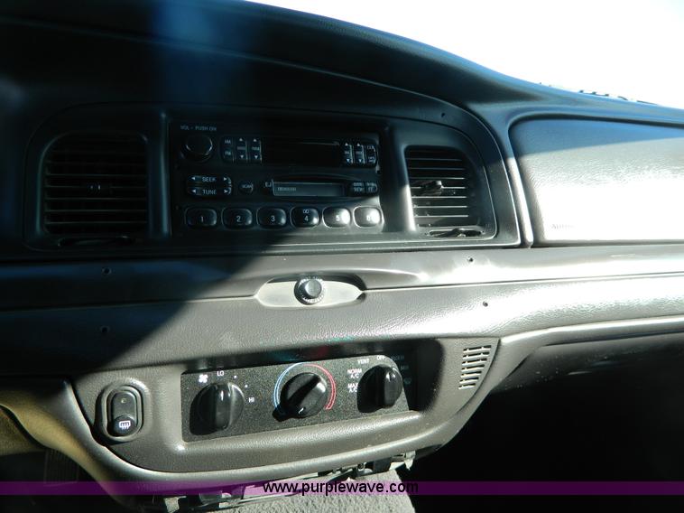 image for item G7606 2004 Ford Crown Victoria Police Interceptor