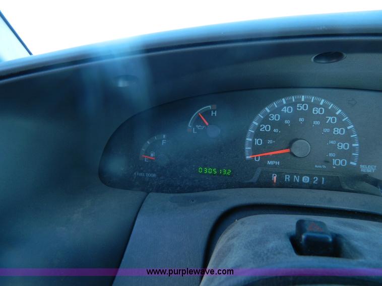 image for item G7607 1999 Ford F150 pickup truck