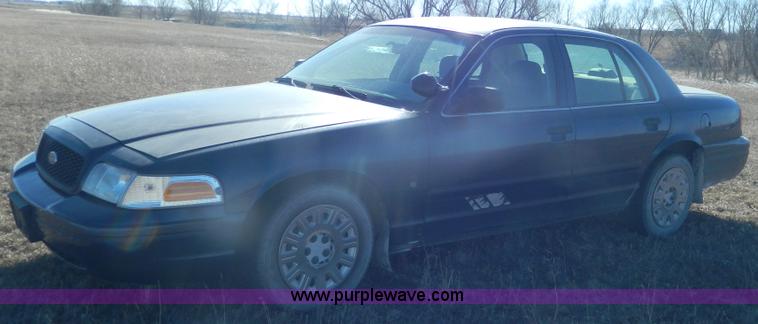 image for item G7608 2005 Ford Crown Victoria Police Interceptor