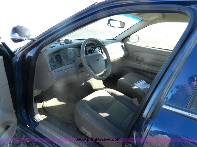 image for item G7608 2005 Ford Crown Victoria Police Interceptor