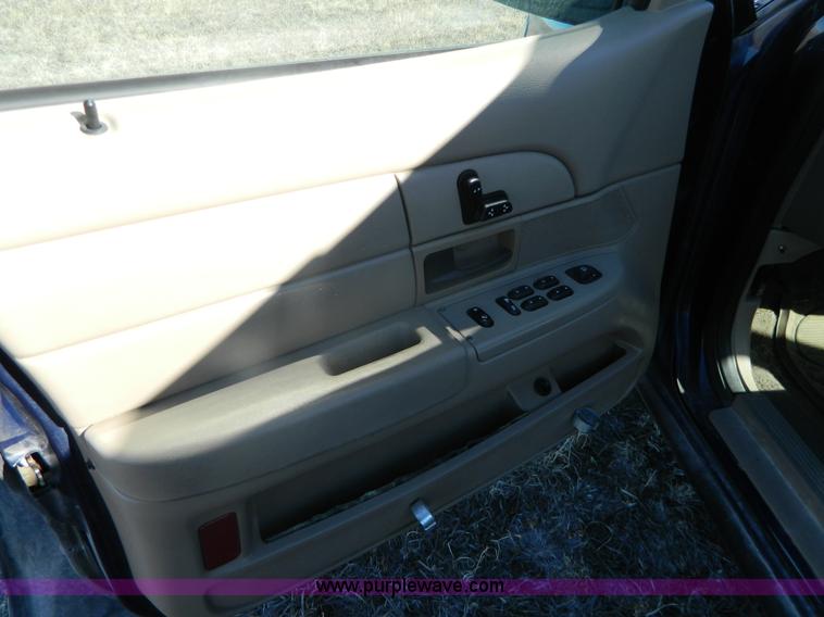 image for item G7608 2005 Ford Crown Victoria Police Interceptor