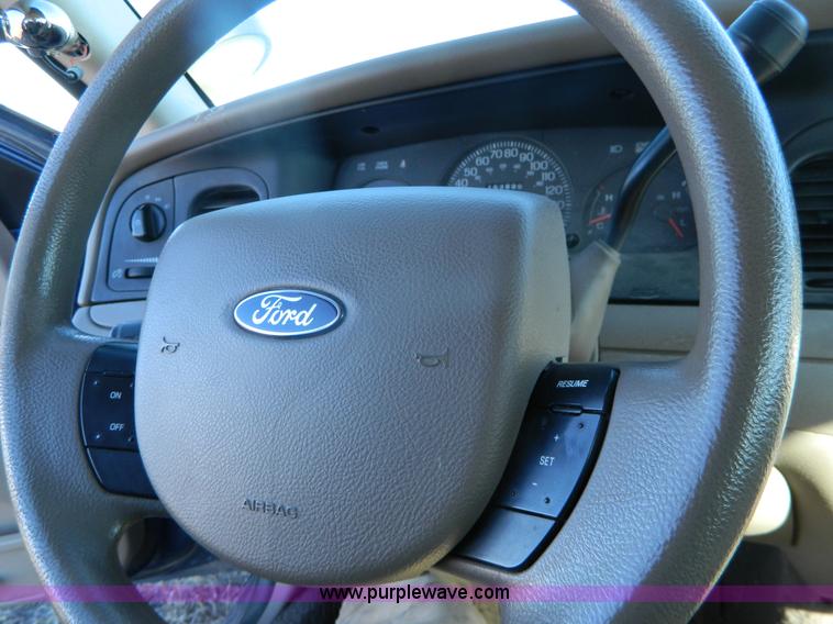 image for item G7608 2005 Ford Crown Victoria Police Interceptor