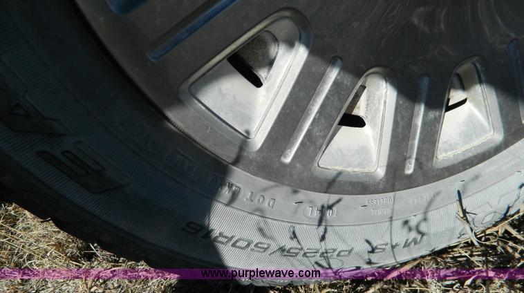 image for item G7608 2005 Ford Crown Victoria Police Interceptor